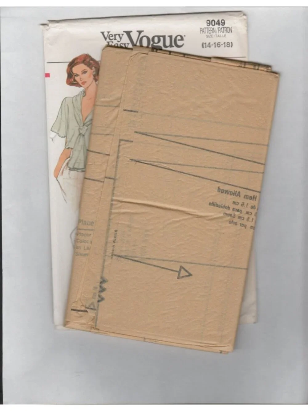 Very Easy Vogue 9049 Blouse With Tie Bow Collar Pattern 1980s Size 14-18 Uncut